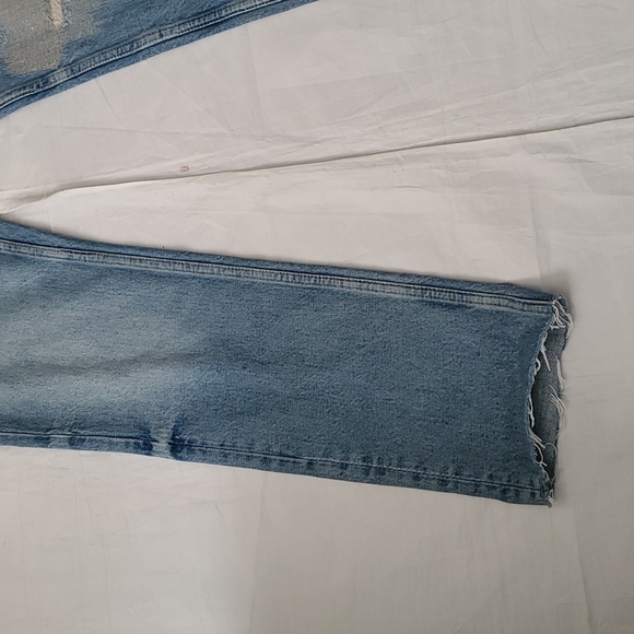 We the free woman's distressed light wash jeans size 25 - Picture 3 of 14